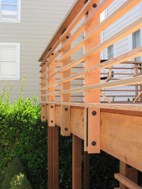 horizontal_wood_deck_railing_ideas