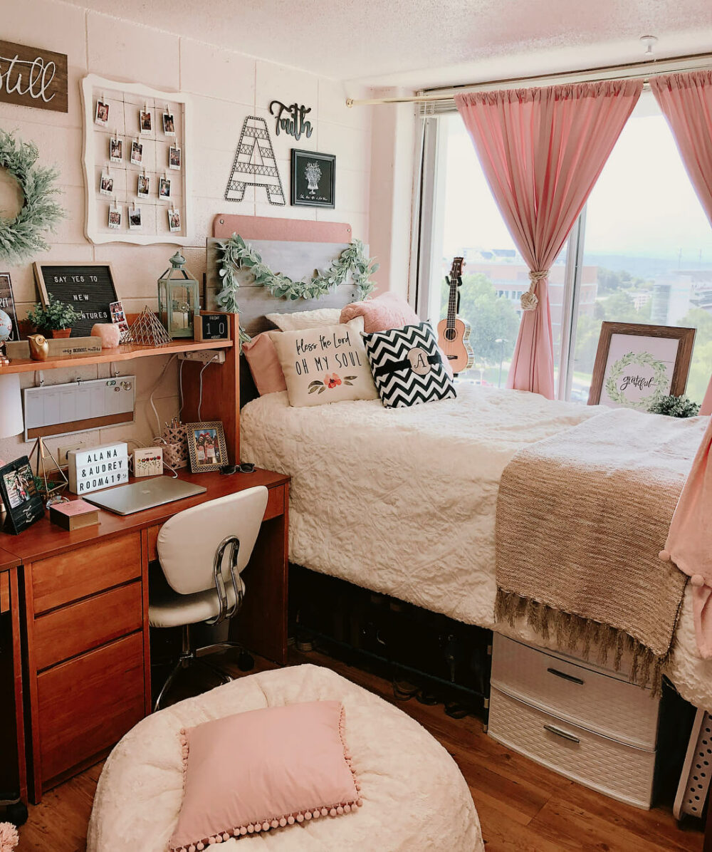 dorm room ideas pink